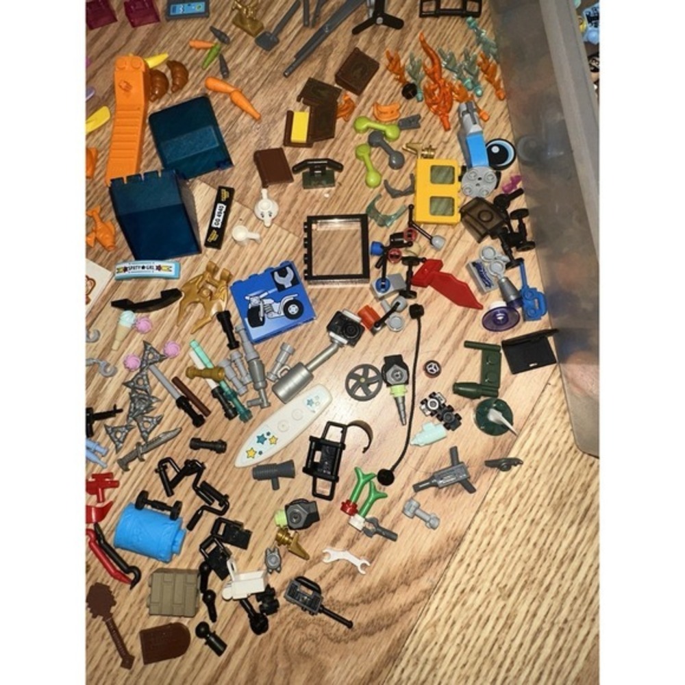 Lego Minifigures, Accessories, Weapons, Tools, Star wars, ETC READ - Picture 6 of 9